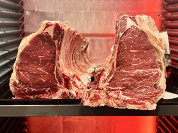 dry-aged steak s kostjo